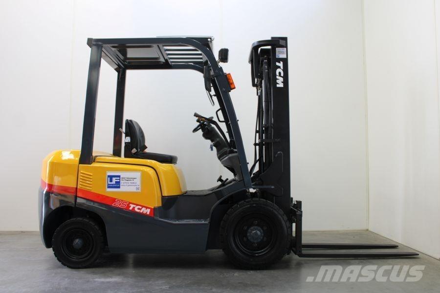 TCM FD 25 T 3 Empilhadores Diesel