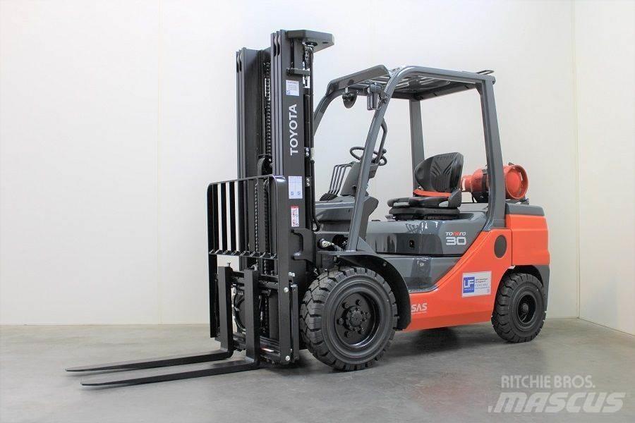 Toyota 02-8FGF30 Empilhadores a gás