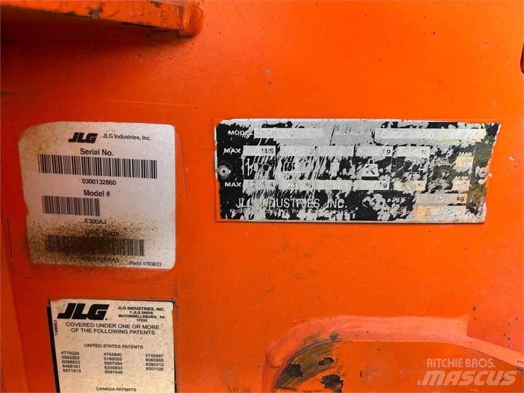 JLG E300AJ Elevadores braços articulados
