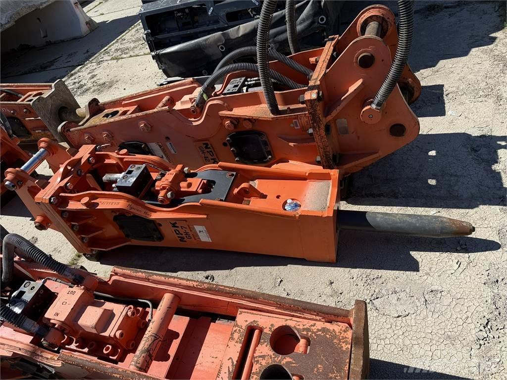 NPK GH-7 HAMMER Martelos Hidráulicos