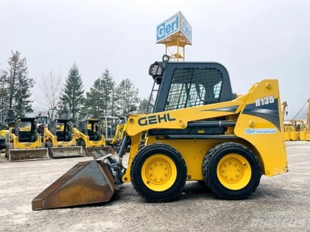 Gehl R135 Carregadoras de direcção deslizante