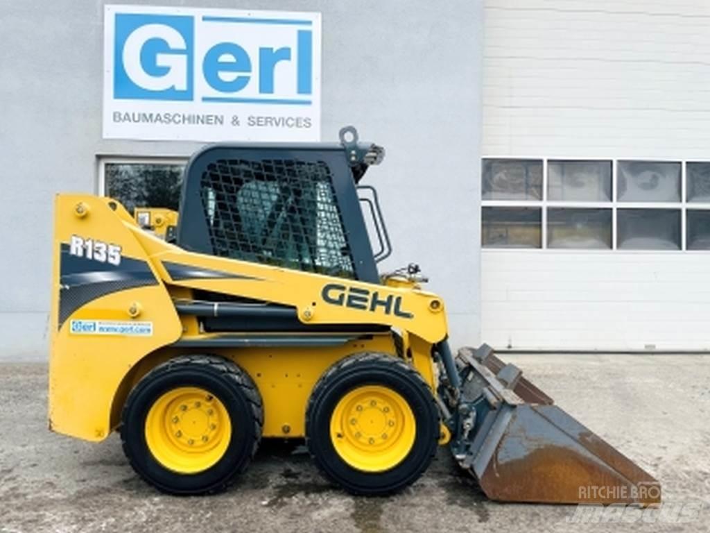 Gehl R135 Carregadoras de direcção deslizante