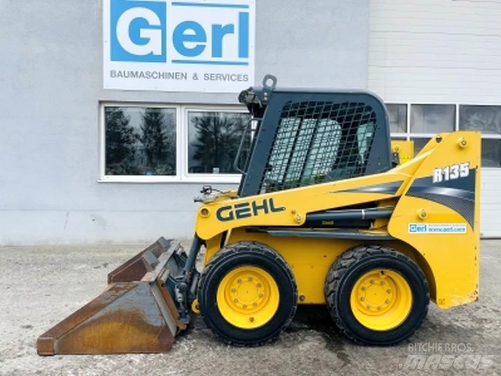 Gehl R135 Carregadoras de direcção deslizante