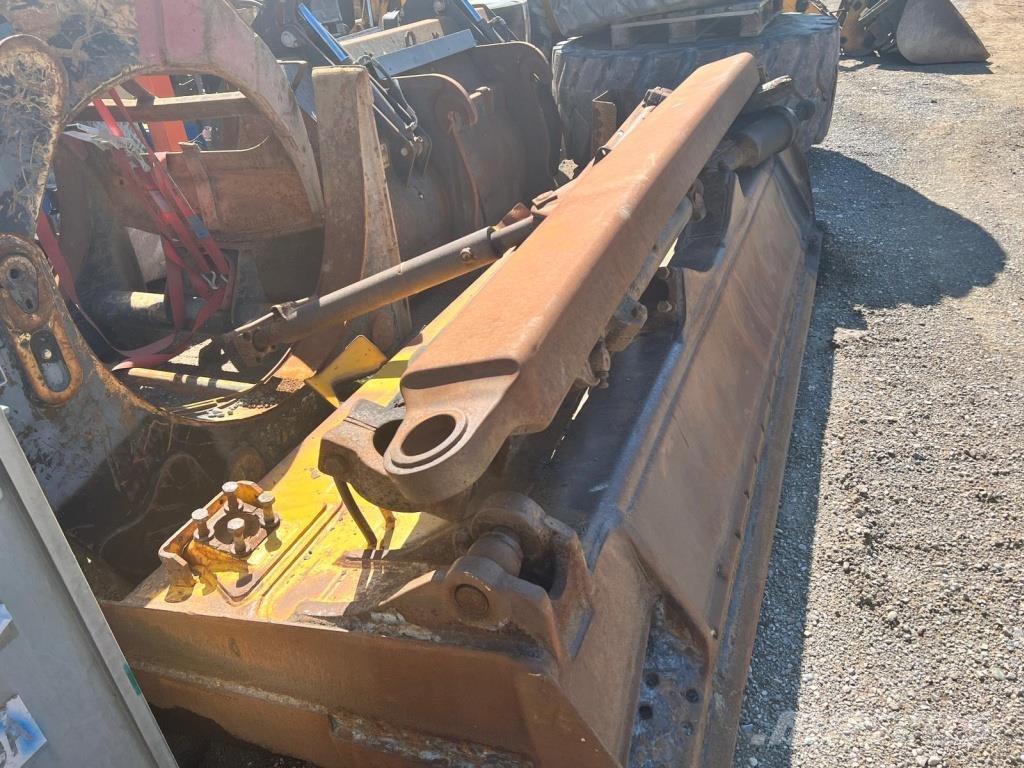 Komatsu D 65 EX-15 Dozers - Tratores rastos