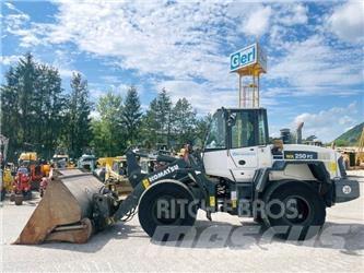 Komatsu WA250PZ-6 Pás carregadoras de rodas