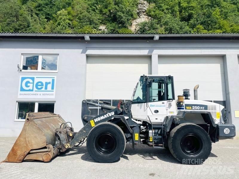 Komatsu WA250PZ-6 Pás carregadoras de rodas