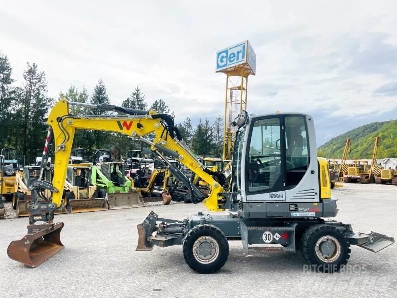 Neuson EW65 Escavadoras de rodas