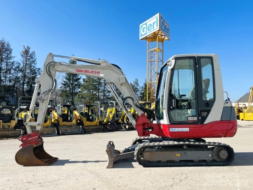 Takeuchi TB235 Mini Escavadoras <7t