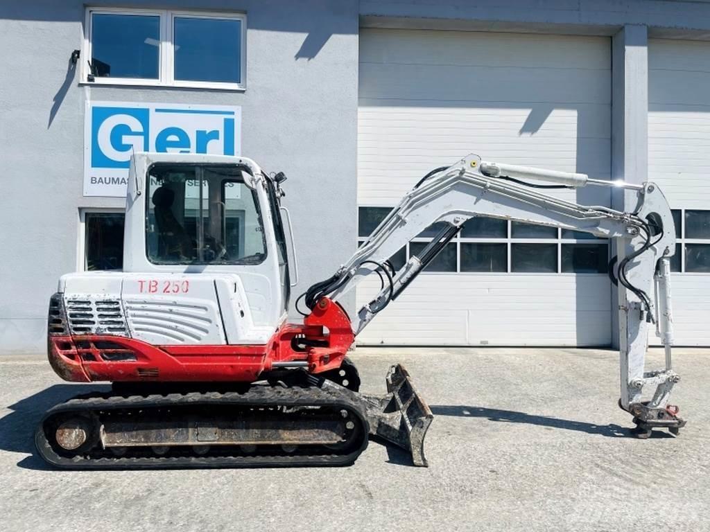 Takeuchi TB250 Mini Escavadoras <7t