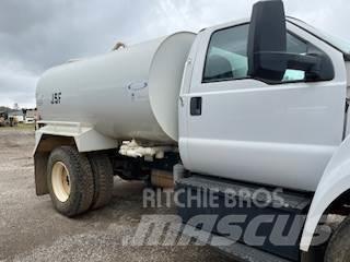 Ford F750 Auto-tanques