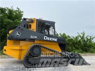 John Deere 323E Carregadoras de direcção deslizante