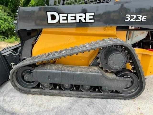 John Deere 323E Carregadoras de direcção deslizante