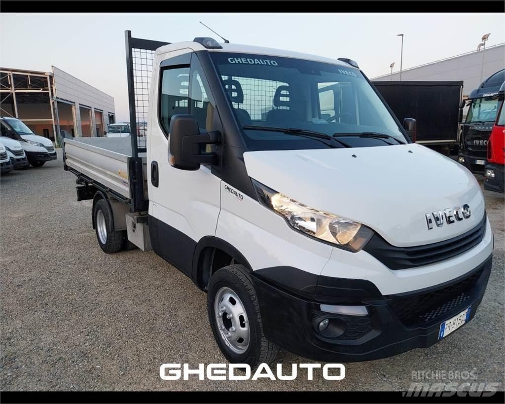 Iveco 35C14 Caixa fechada