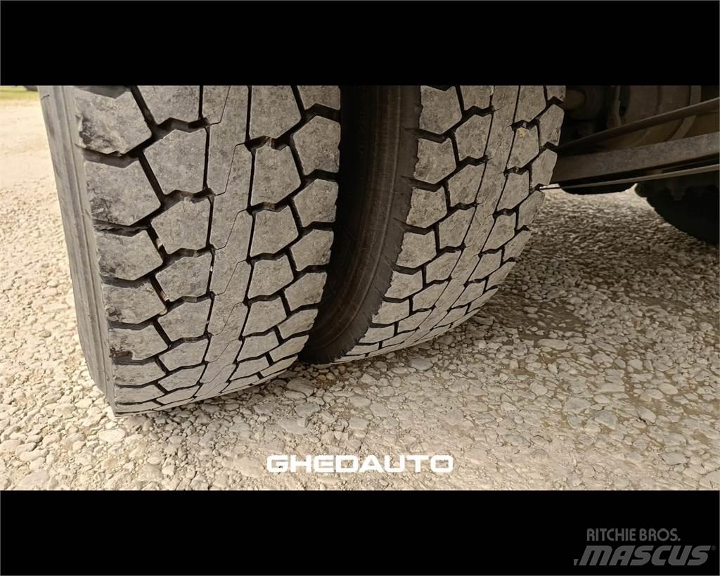 Iveco 70C17 Camiões de caixa fechada