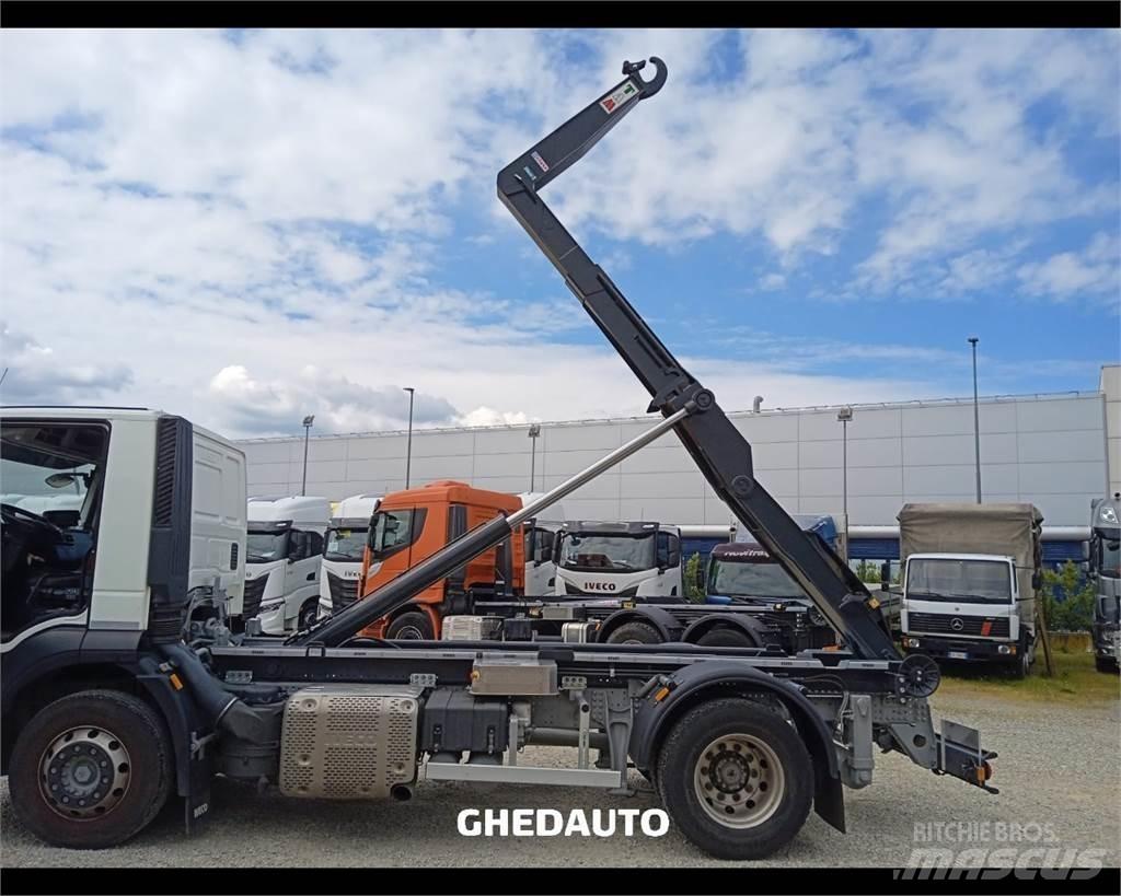Iveco AD190S31 Camiões de caixa fechada