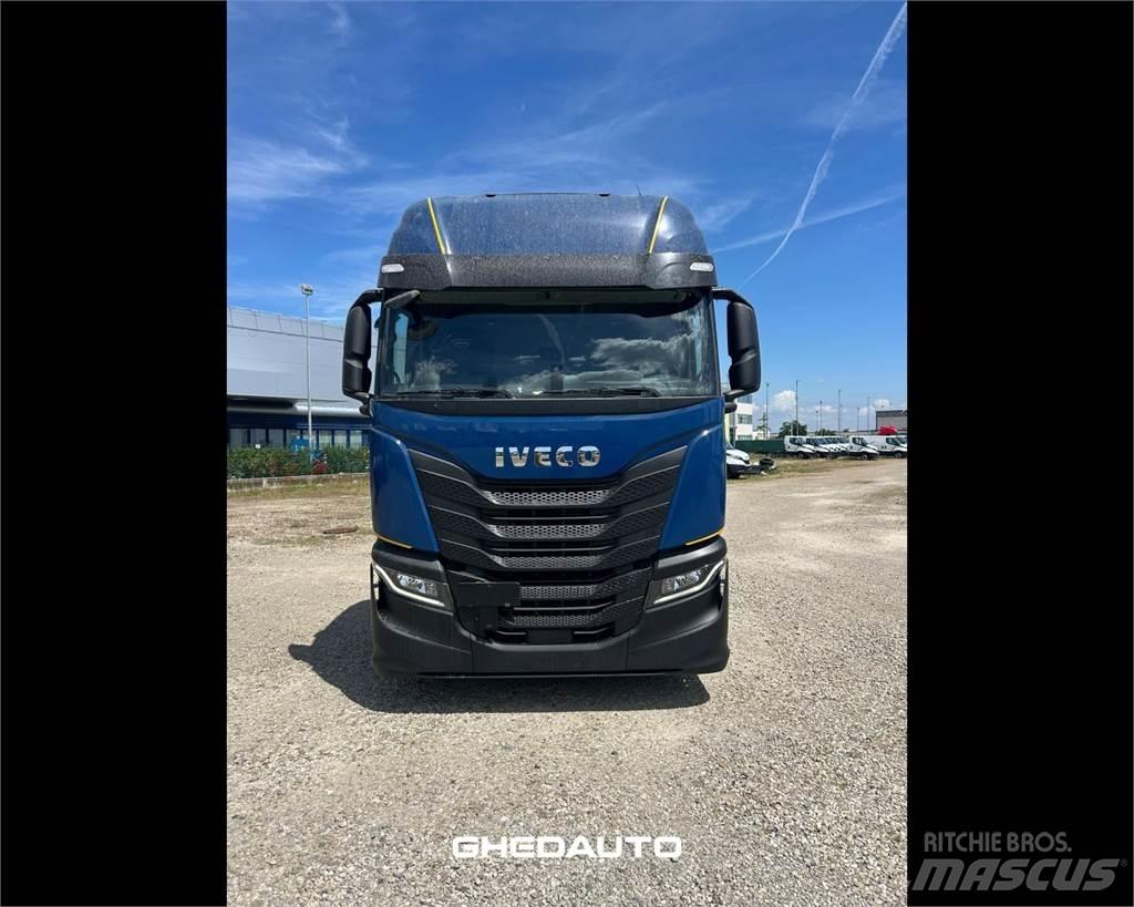 Iveco AS260S48S Camiões de caixa fechada