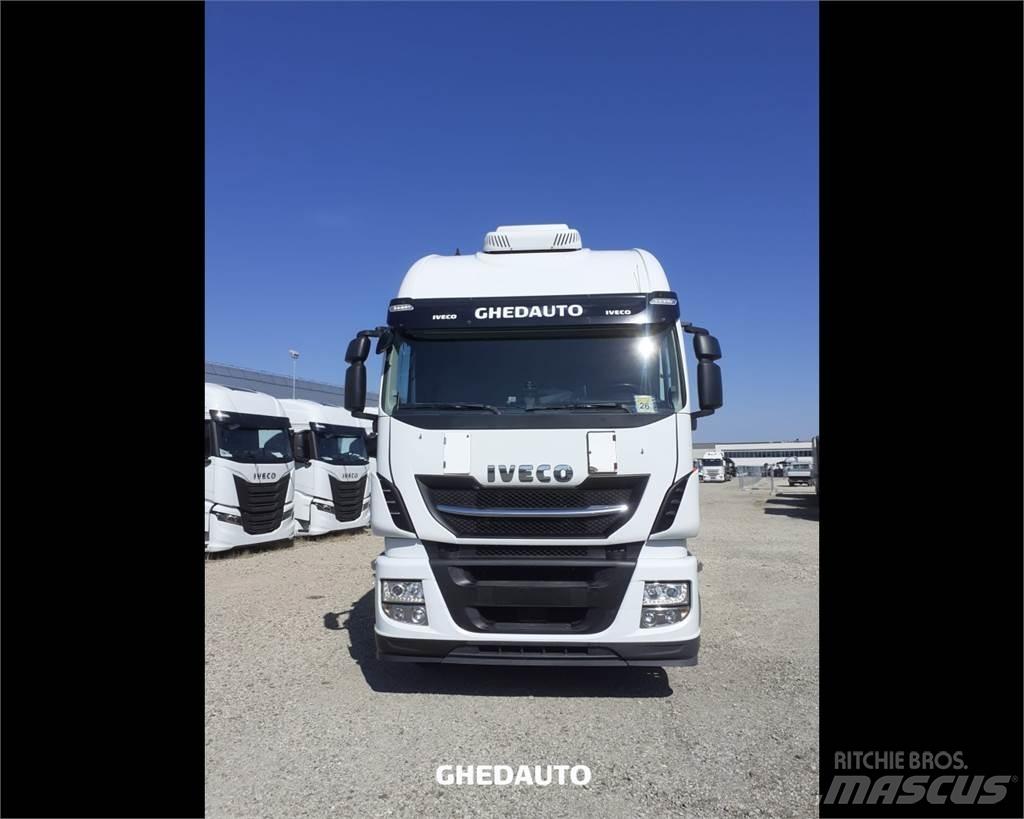 Iveco AS260S48Y Camiões de caixa fechada