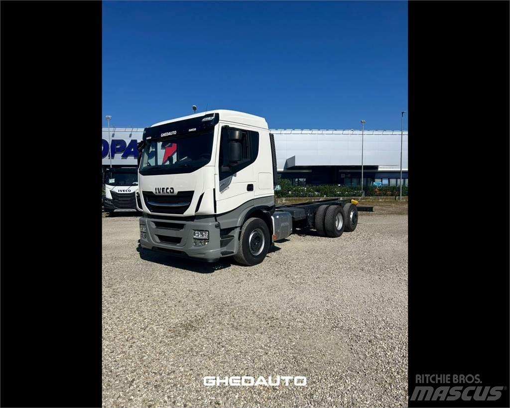 Iveco AS440S46 Camiões de caixa fechada