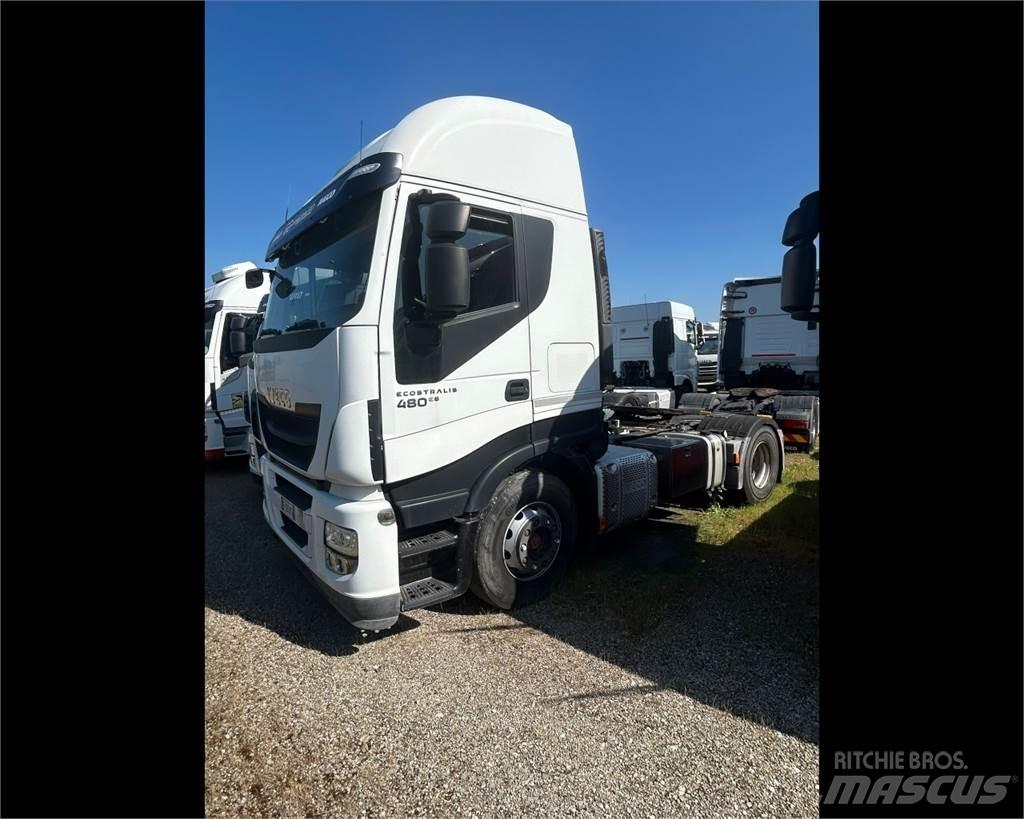 Iveco AS440S48 Camiões de caixa fechada
