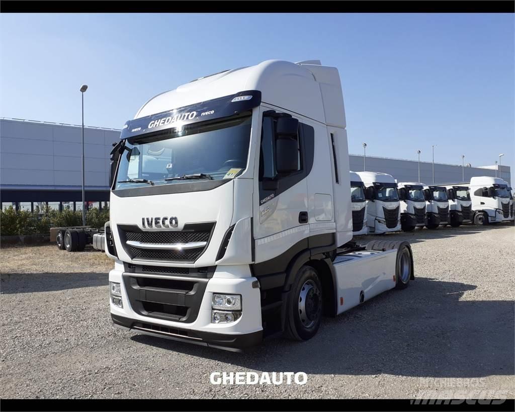 Iveco AS440S48 Camiões de caixa fechada