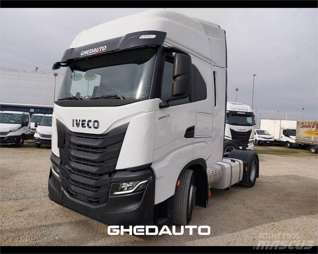Iveco AS440S48 Camiões de caixa fechada