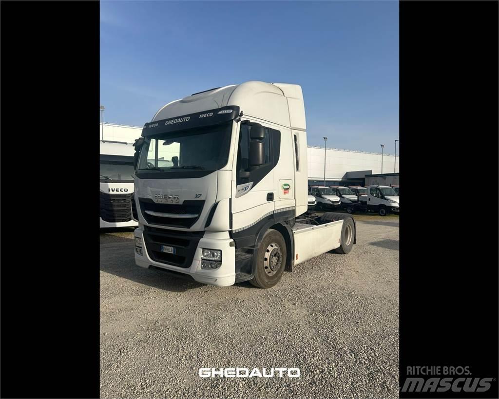Iveco AS440S48 Camiões de caixa fechada