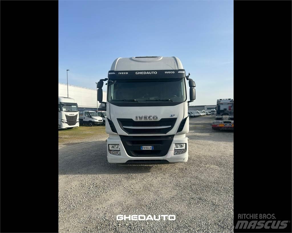 Iveco AS440S48 Camiões de caixa fechada