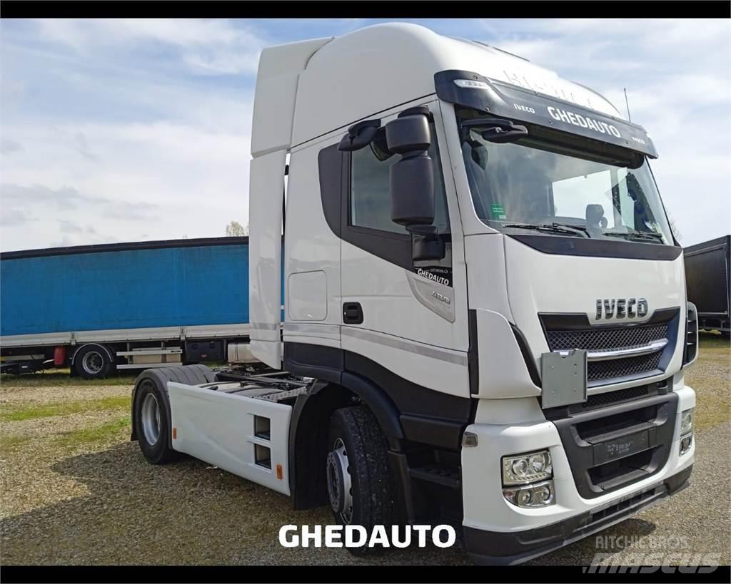 Iveco AS440S48T/P Camiões de caixa fechada