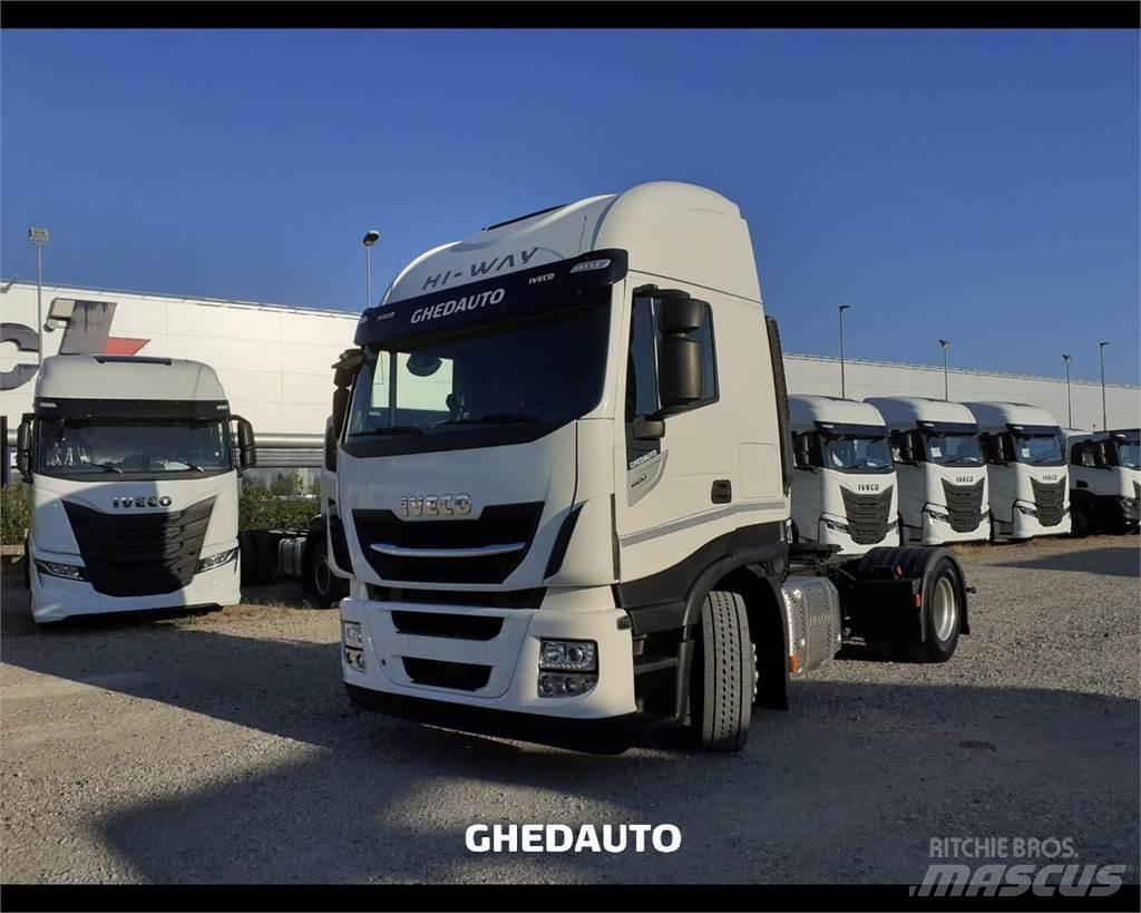 Iveco AS440S48T/P Camiões de caixa fechada