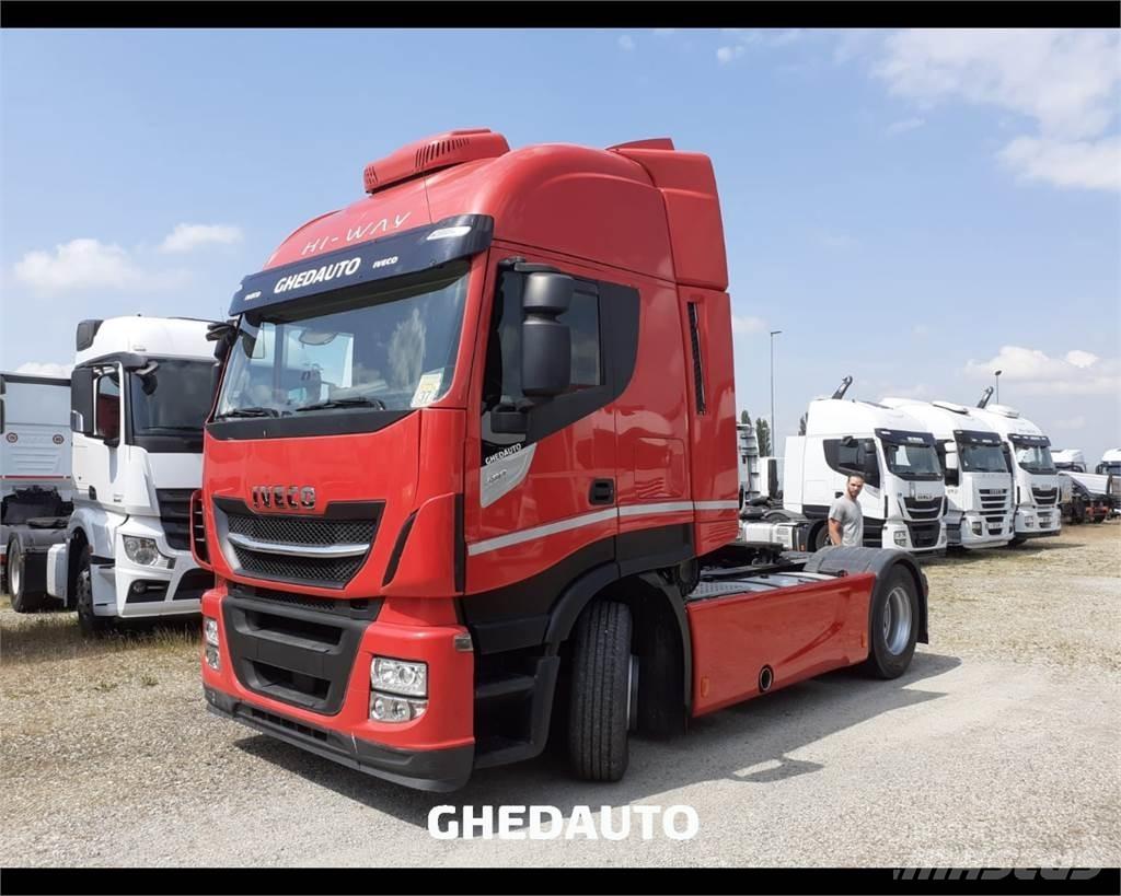 Iveco AS440S48T/P Camiões de caixa fechada