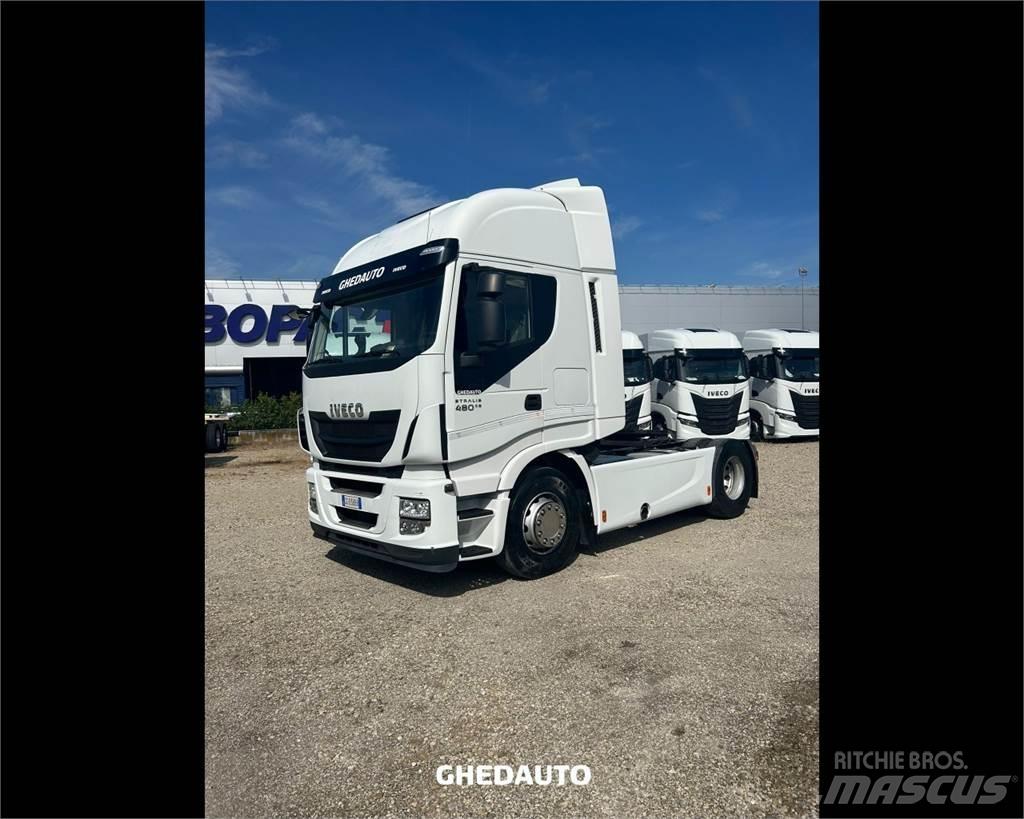 Iveco AS440S48T/P Camiões de caixa fechada