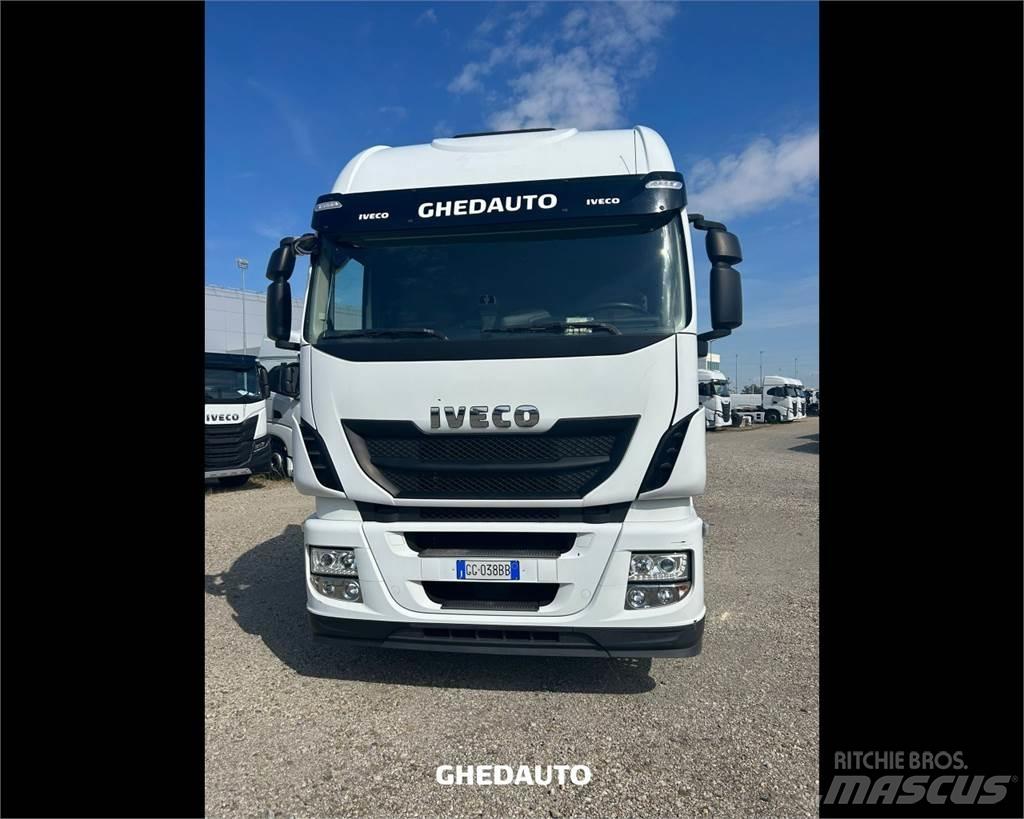 Iveco AS440S48T/P Camiões de caixa fechada