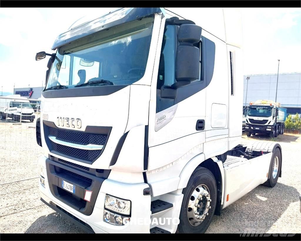 Iveco AS440S48T/P Camiões de caixa fechada