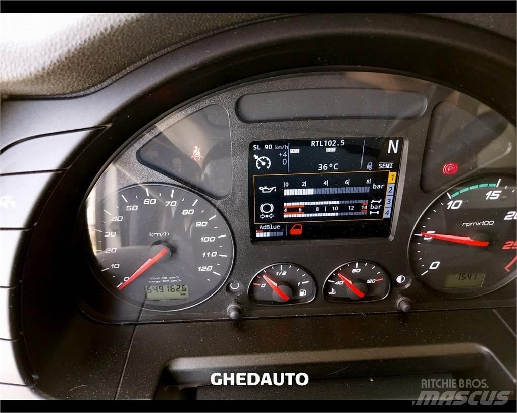 Iveco AS440S48T/P Camiões de caixa fechada