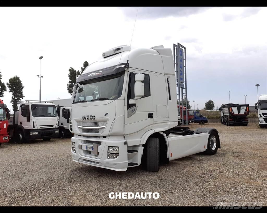 Iveco AS440ST/P Camiões de caixa fechada