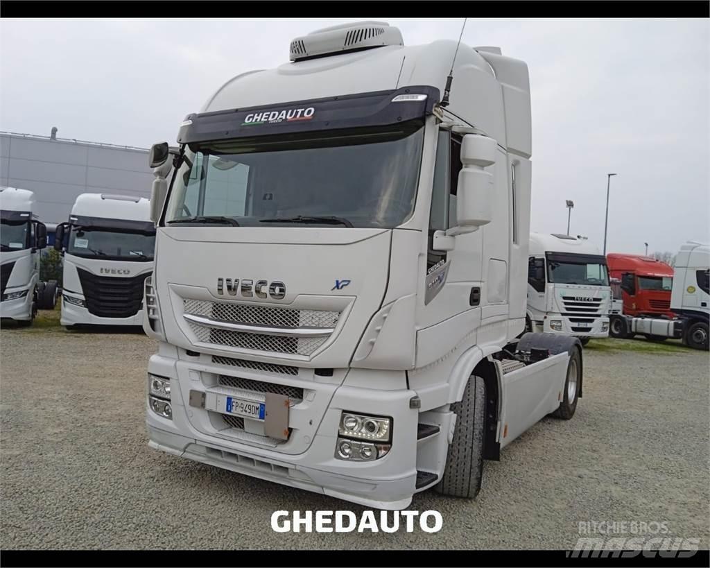 Iveco AS440ST/P Camiões de caixa fechada