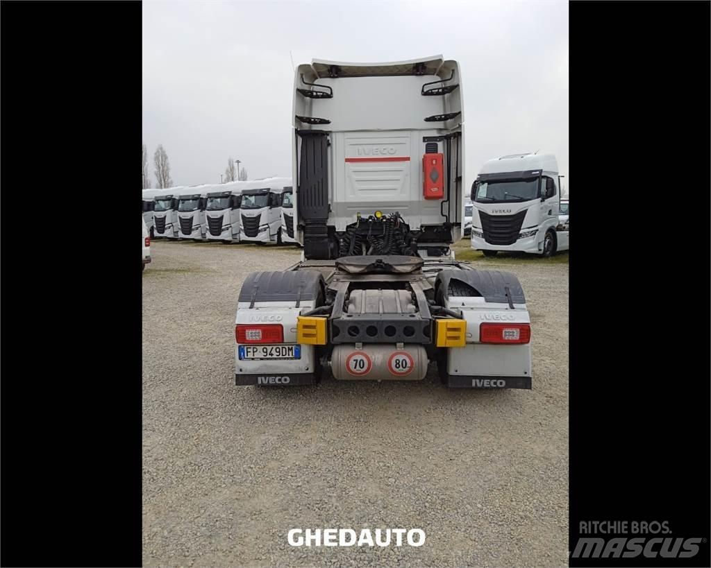 Iveco AS440ST/P Camiões de caixa fechada