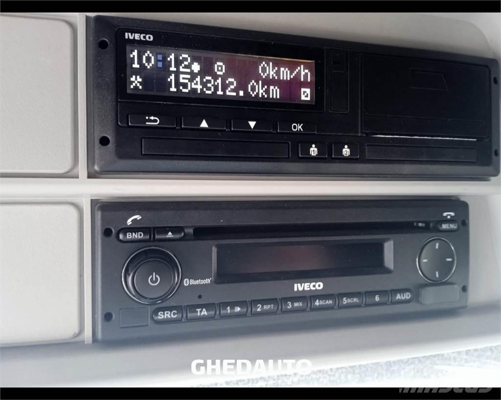 Iveco AT260S40Y/PS Camiões de caixa fechada