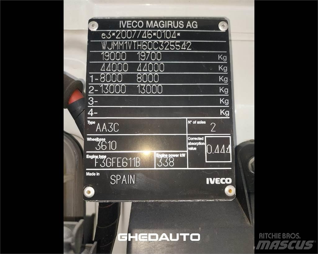Iveco AT260S40Y/PS Camiões de caixa fechada