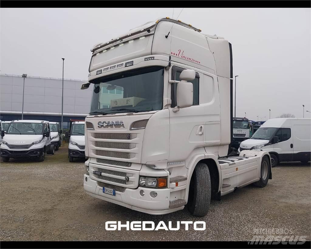 Scania R560 - TRATTORE Camiões de caixa fechada
