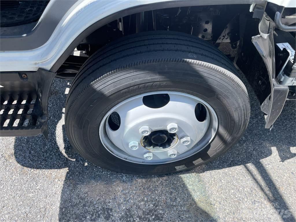 Isuzu NRR Camiões de caixa fechada