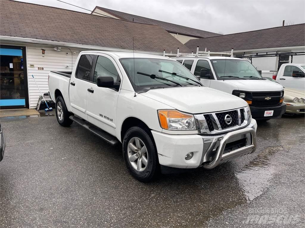 Nissan Titan Pick up de caixa aberta