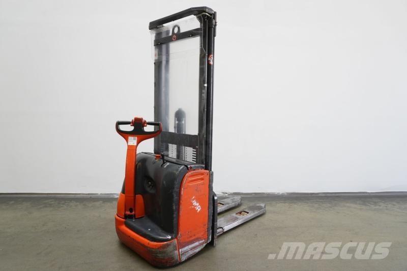 Linde L 12 379 Self propelled stackers