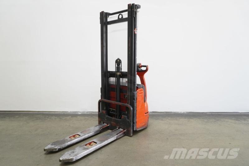Linde L 12 379 Self propelled stackers