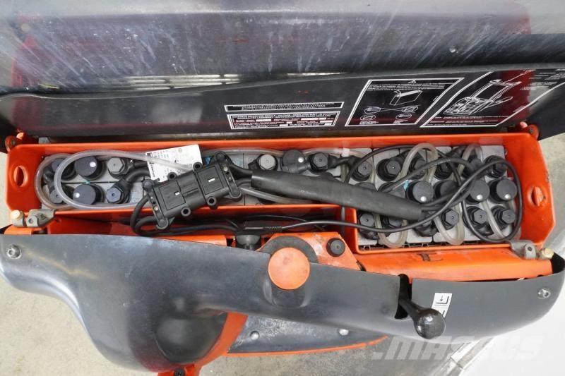 Linde L 12 379 Self propelled stackers