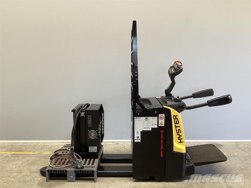 Hyster P2.0S Empilhador para operador externo
