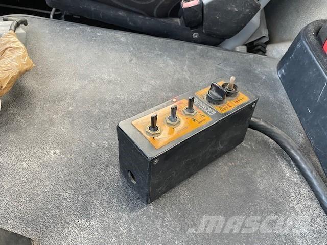 Iveco 330.36 Camiões caixa desmontável com elevador de cabo