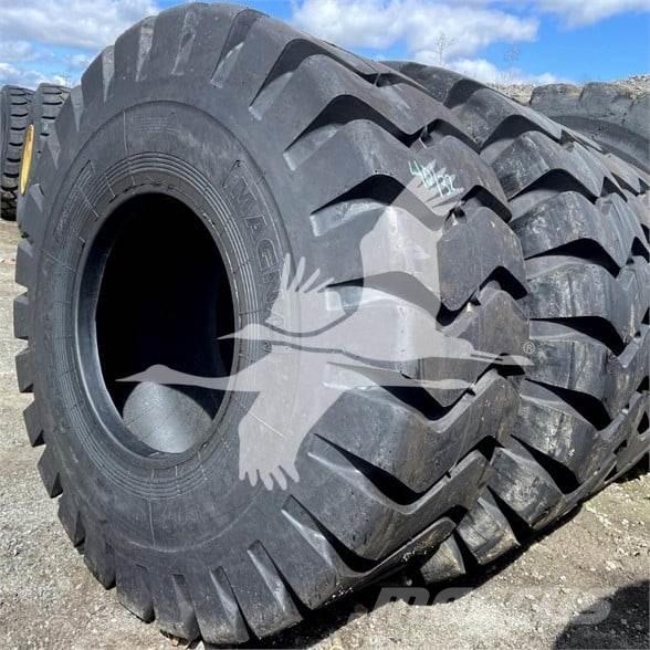  MAGNA 23.5X25 Pneus, Rodas e Jantes