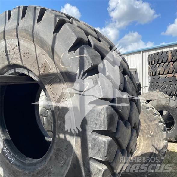Titan 20.5R25 Pneus, Rodas e Jantes