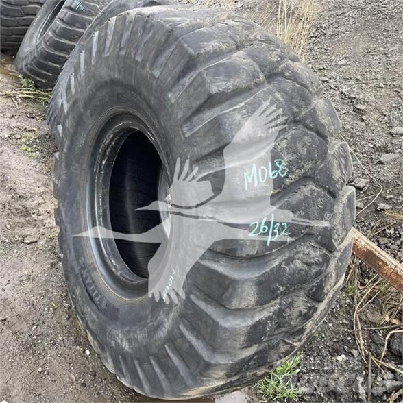 Titan 23.5x25 Pneus, Rodas e Jantes